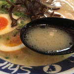 博多らーめん ShinShin - 豚骨スープ