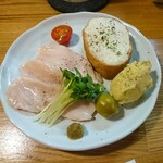 ラムと豪州ジビエバル プラスアルファキッチン - 鶏むね肉の低温調理&季節の冷菜