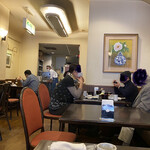 すゞ家 - 店内は、天井が高く開放的な印象です