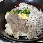 田子の浦港 漁協食堂 - しらす生しらす ハーフ丼