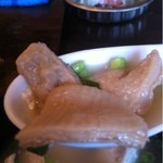 地球屋にんげん亭 - 塩牛もつ煮込み、黒コショウをかけて。