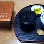 すみ田 - 「天下一味」と書かれた器が創業40年の歴史を感じさせます