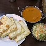 本格的インド・ネパール料理 シバ - カレーセットのチキンカレー＋チーズナン