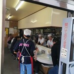 大鵬 - 並び少なくてもヤッパ店内は混んでるわ