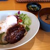 Ashiyu Kafe Matsubokkuri - ロコモコ(1000円)　ロコモコ・味噌汁・漬物
