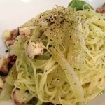 アド・パンデュース - タコとバジルのカッペリーニ