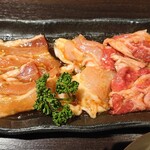 焼肉菜包 朴然 - じゅうじゅうカルビ・鶏カルビ・豚カルビ
