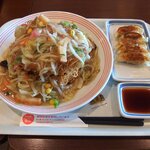 リンガーハット - 皿うどんセット・餃子5個、麺2倍（968円）