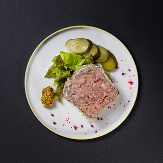 小皿料理も充実してカジュアルな飲み会に