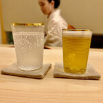 道人 - まずは、奥さまと瓶ビール、炭酸水でカンパーイ。