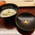 道人 - 上品な白味噌の味わいに、白黒が対比された鮮烈なビジュアルが齎すインパクトが凄すぎる。器の裏側には「長寛造」と描かれている。京都国立博物館にも作品が展示されている佐野長寛という江戸時代の漆匠。