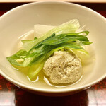 道人 - 鶉（うずら）のつくねに西京味噌と粉山椒を練り込んだもの。京北の鏑と九条ネギを添えて。素材の旨味を計算され尽くしたつくねと出汁の絡みは筆舌に尽くしがたい味わいを齎す。