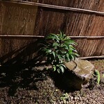 道人 - 小窓から見える中庭。