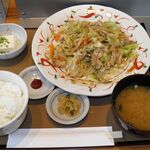 Yayoi Ken - たっぷり野菜の肉野菜炒め定食 830円