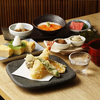 We offer a course with only snacks to enjoy sake for 3,300 yen.