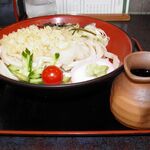 いづみや - 冷たぬきうどん 620円