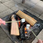 Kafepikunikku - 焚き火で焼きマシュマロ