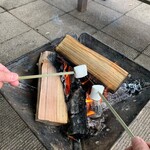 カフェピクニック - 焚き火で焼きマシュマロ