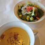 Tsukuba Kantorikurabu Resutoran - ステーキのスープとサラダ
