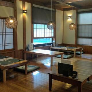 It can be used for a variety of purposes, from counter seats to tatami rooms.