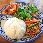 タイカフェ ピーマイ - バジル炒め＆イスラム風カレーご飯