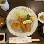 すゞ家 赤門店 - 魚とカキフライです
