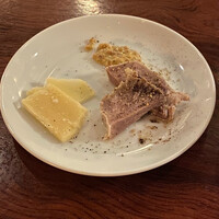 カルネジーオ イースト - 