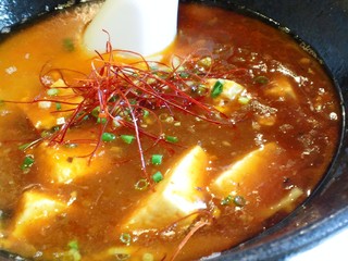 麺飯店 マラマラ - 醤油ベースの麻婆豆腐がたっぷりと掛かる麻婆麺
