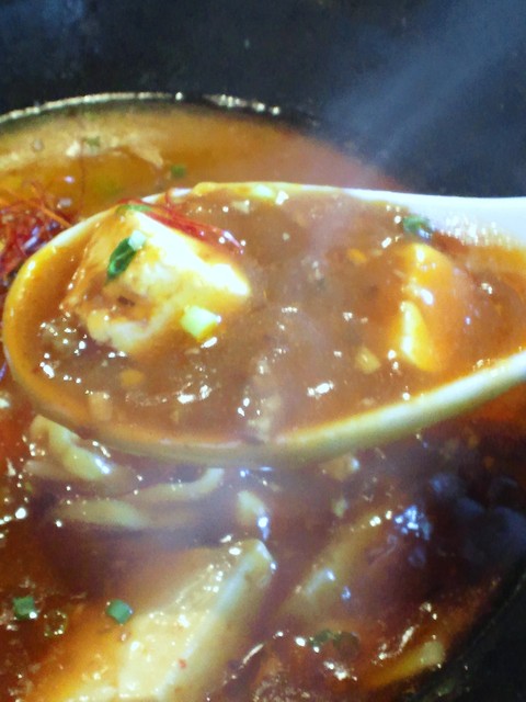 麺飯店 マラマラ - たっぷりの麻婆豆腐の豆腐は絹