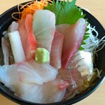魚がし食堂はま蔵 - 地魚丼