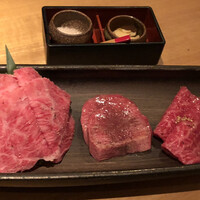 よろにく - 塩焼肉3種は、ロース、上タン、肩ロース