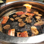 焼肉きんぐ - 火災のような熱い肉