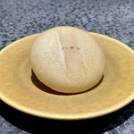 イチリン ハナレ - アイス最中
      ジーモーラオジョー（紹興酒）のアイス、大人の味わいで大好きなのです♪
      スモーキーさがいいのです。