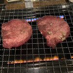 ヤキニク ホルモン どうげん - 