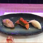Sushi Dokoro Kintarou - ブリ、秋鮭、すみイカ