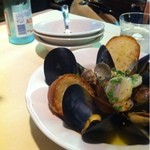 トラットリア ヨシダ - ムール貝、帆立、アサリの白ワイン蒸し