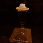 バー アトリウムギンザ - ニコラシカ。ブランデー＋レモン＋砂糖、口の中で完成させるカクテル。レモンは皮をむいてもらいました