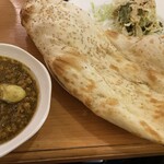 ガンジス - 牡蠣ほうれん草キーマ　胡麻ナン