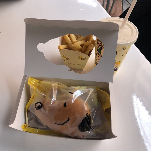 スヌーピー バックロット カフェ Snoopy S Backlot Cafe 桜島 ハンバーガー 食べログ スヌーピー バックロット カフェ Snoopy S Backlot Cafe 桜島 ハンバーガー 食べログ