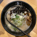 とんこつらぁ麺 嘉晴 - マー油とんこつらぁ麺 880円