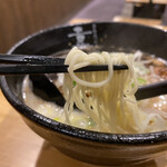 とんこつらぁ麺 嘉晴 - マー油とんこつらぁ麺 880円 (ﾘﾌﾄ)