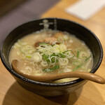 とんこつらぁ麺 嘉晴 -  しょうゆとんこつらぁ麺 800円