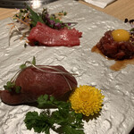 和牛 まつした 吟匠邸 - 炙り刺し　握り　ユッケ