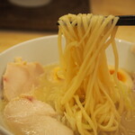 麺や 鶏次と貝次 - レアチャーシュー肉そば（麺）