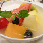 聘珍樓 - フルーツ入り　杏仁豆腐