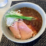 宍道湖しじみ中華蕎麦 琥珀 - ローストポーク丼(今日のタレは辛味、強め)