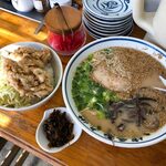 九州 - お昼の長浜ラーメンセット(中津唐揚)