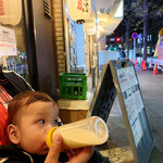 地球の中華そば - 店舗外観、我が子は外待ち時にミルク補給