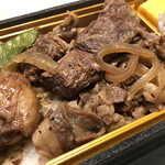 松川弁当店 - 角切りステーキとすき焼き弁当