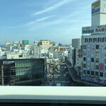 カフェ・ラ・ミル　ラスカ小田原店 - 階段上がって庭園の手前。